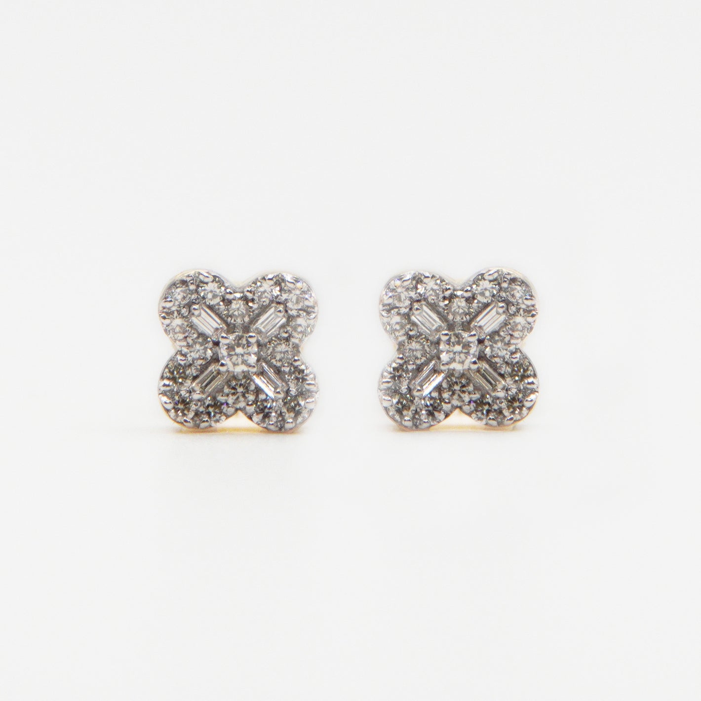 14k Solid Gold 7mm VS Diamond Clover Earrings - 50251