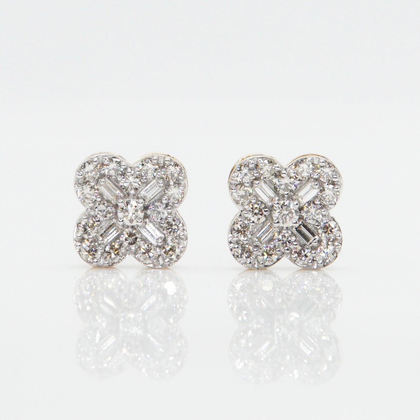 14k Solid Gold 11mm VS1 Diamond Clover Earrings - 50145