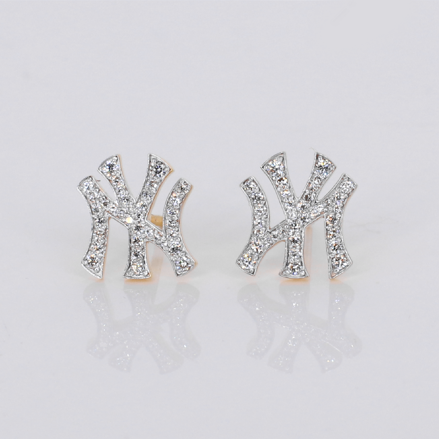 14k Solid Gold 10mm Diamond NY Yankees Earrings - 50311