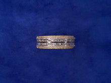Load image into Gallery viewer, 10k Solid Gold VS Diamond Single-Row Baguette Band